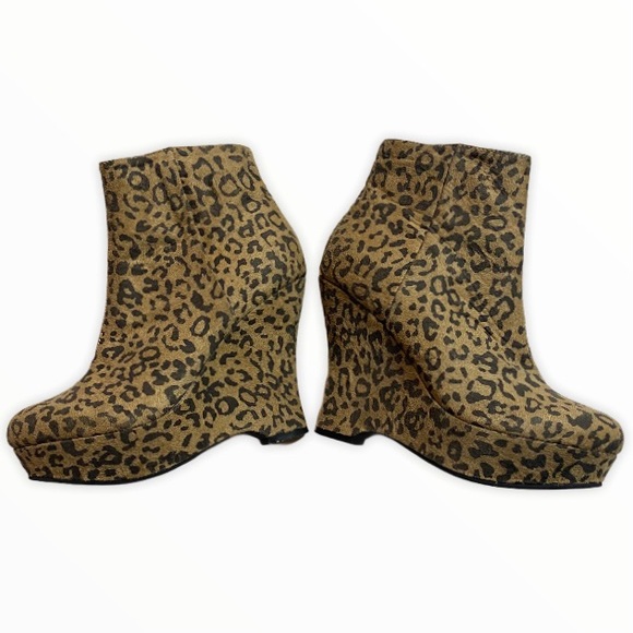 F21 Forever 21 Leopard Print Platform Wedge Boots - Picture 13 of 15